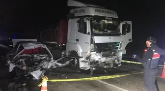 Konya'da TIR ile Çarpışan Otomobilin Sürücüsü Hayatını Kaybetti