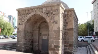 Tarihi Eserlere Vandalizm: Ulu Hatun Türbesi ve Mıhlım 2 Çeşmesine Ziyan