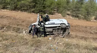 Gaziantep'te Otomobil ve Minibüs Çarpıştı: 2 Yaralı