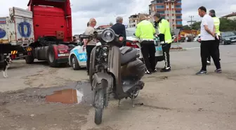 Ünye'de Motosiklet ve Servis Araçları Çarpıştı: 1 Yaralı