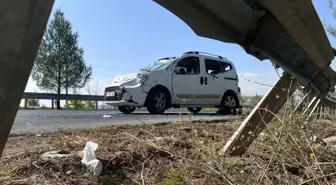 Diyarbakır'da Hafif Ticari Araç Takla Attı: 3 Yaralı