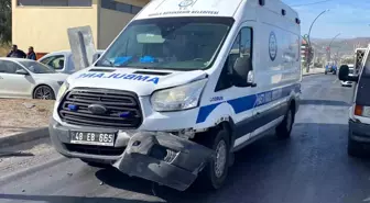 Muğla'da Ambulans ve Otomobil Çarpıştı: Bir Yaralı