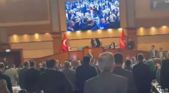 Büyükşehir Meclisi'nde gergin anlar! AKP'li ve CHP'li üyeler birbirine girdi