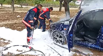 Malatya'da Park Halindeki Araçta Yangın Çıktı