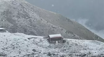 Rize ve Bayburt'ta Yüksek Kesimlerde Kar Yağışı