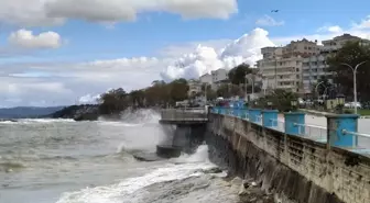 Düzce'de Kuvvetli Rüzgar ve Sağanak Hayatı Olumsuz Etkiledi