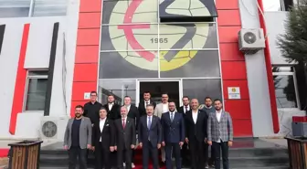 Vali Hüseyin Aksoy, Eskişehirspor'u Ziyaret Etti