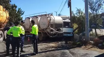 İzmir'de iki kamyonun çarpıştığı kazada 2 kişi yaralandı