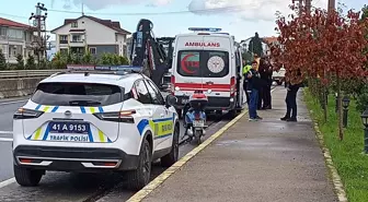 Karamürsel'de Motosiklet Devrildi: 2 Yaralı