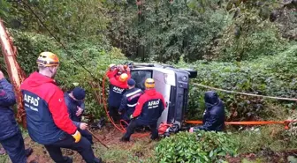 Rize'de Uçuruma Yuvarlanan Araçta Sürücü Kurtarıldı