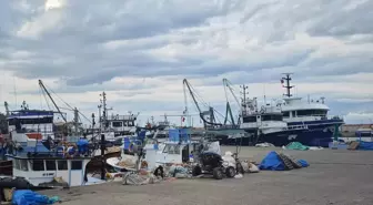 Karadeniz'deki Olumsuz Hava Koşulları Balık Tezgahlarını Boş Bıraktı