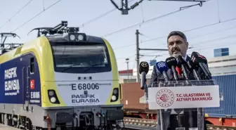 Türkiye'nin ilk özel uluslararası yük treni İstanbul'dan Avrupa'ya uğurlandı