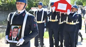 Beyin Kanaması Nedeniyle Hayatını Kaybeden Jandarma Uzman Çavuş Ali Alişan, Memleketinde Defnedildi