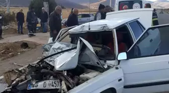 Kahramanmaraş'ta Otomobil Traktörle Çarpıştı, Sürücü Ağır Yaralandı