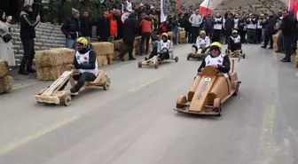 Erzincan'da Tahta Arabalarla Geleneksel Yarış Heyecanı