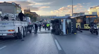 Pendik D-100 Karayolu'nda Kamyonet Devrildi, Uzun Araç Kuyrukları Oluştu