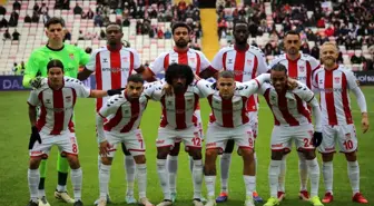 Sivasspor ve Hatayspor Futbol Karşılaşmasında İlk Yarı 1-1 Beraberlik İle Sona Erdi