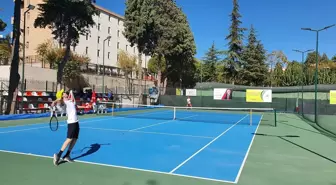 Demirci'de Tenis Turnuvası Başladı