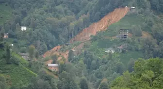 Rize'de Sağanak Dolu Heyelan, İki Boş Evi Toprak Altında Bıraktı