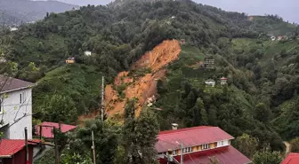 Rize'de Heyelan: 2 Ev Toprak Altında Kaldı, 3 Ev Tahliye Edildi