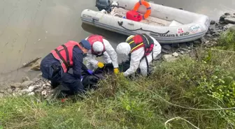 Sakarya'da Nehirde Erkek Cesedi Bulundu: 5 Gündür Kayıp Olan Recep Demir'in Cesedi Tespit Edildi