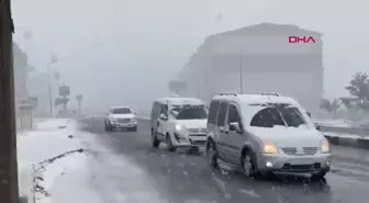 Bitlis'te Kar Yağışı Trafiği Olumsuz Etkiledi