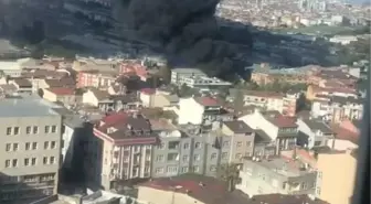 Gaziosmanpaşa'da halı sahadaki yangın kumaş deposuna sıçradı-4 // Yeni görüntülerle