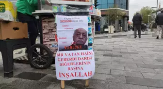 Seyyar tezgahına 'Vatan haini geberdi' yazısı asıp tatlı dağıttı