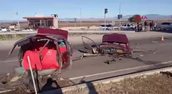 Adana'da Trafik Kazası: Otomobil Ortadan İkiye Bölündü