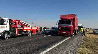 Afyonkarahisar'da Zincirleme Trafik Kazası: 1 Ölü, 15 Yaralı