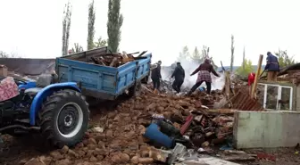 Kaymakam Tahir Ardal, Yangın Mağduru Aileyi Ziyaret Etti