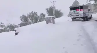 Yüksekova'da Mevsimin İlk Karı Yağdı