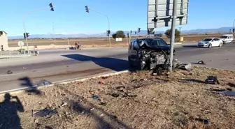 Adana'da Trafik Kazası: Şahin Otomobil Ortadan İkiye Ayrıldı, 4 Yaralı