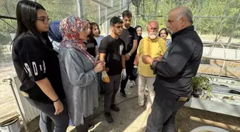 Elazığ'da 77 ve 62 Yaşındaki İki Öğrenci Üniversiteye Kaydoldu