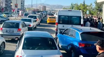 Adıyaman Eğitim ve Araştırma Hastanesi Yolunda Trafik Yoğunluğu Tepkilere Neden Oluyor