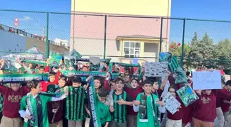 Kocaelisporlu futbolcular öğreniciler ile bir araya geldi