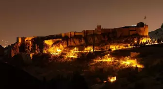 Harput'un Tarihi Güzellikleri Gece Fotoğraflarıyla Hayran Bırakıyor