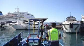 Marmaris'te Deniz Yüzeyi Temizleme Çalışması Başladı