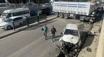 Adana'da Kamyon ile Otomobil Çarpıştı, 1 Yaralı