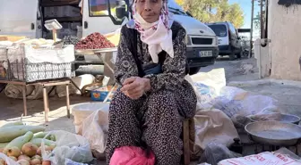 90 Yaşındaki Kadının Bahçe Seferberliği: Semt Pazarında Çalışarak Geçimini Sağlıyor