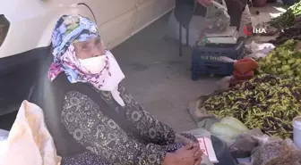 90 Yaşındaki Kadın Semt Pazarında Çalışıyor