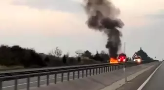 Bursa'da Seyir Halindeki Otomobil Alev Alev Yandı