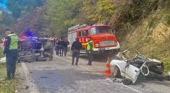 Sinop'ta Otomobil Kazası: 3 Yaralı