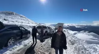 Artvin'de Kar Yağışı Sürücülere Zor Anlar Yaşatıyor