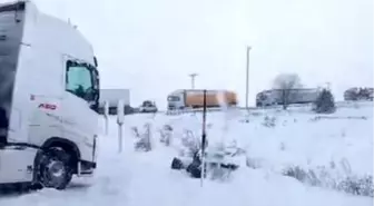 Ulgar Dağı'nda Kar Fırtınası, Tırlar Mahsur Kaldı