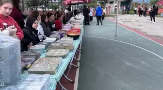 Lise Öğrencileri Filistin İçin Kermes Düzenledi