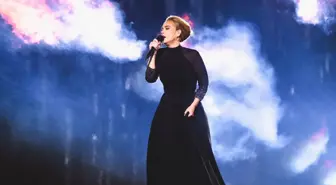 Adele, Kulak Enfeksiyonu Nedeniyle Kısmi İşitme Kaybı Yaşadığını Açıkladı