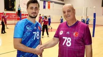 Baba-Oğul Voleybol Maçında Karşı Karşıya Geldi