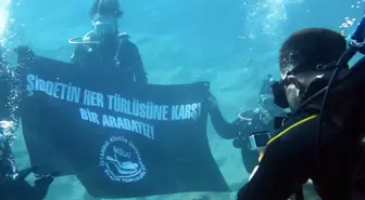 Bodrum'da Dalış Öğrencilerinden Kadına Şiddete Karşı Farkındalık Etkinliği