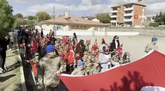 Cumhuriyet'in 101. yılında Tatvan'da minik öğrencilerden coşkulu kutlama